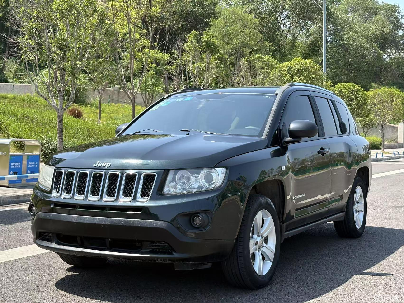 Jeep 指南者(进口) 2013款 2.4L 四驱炫黑导航
